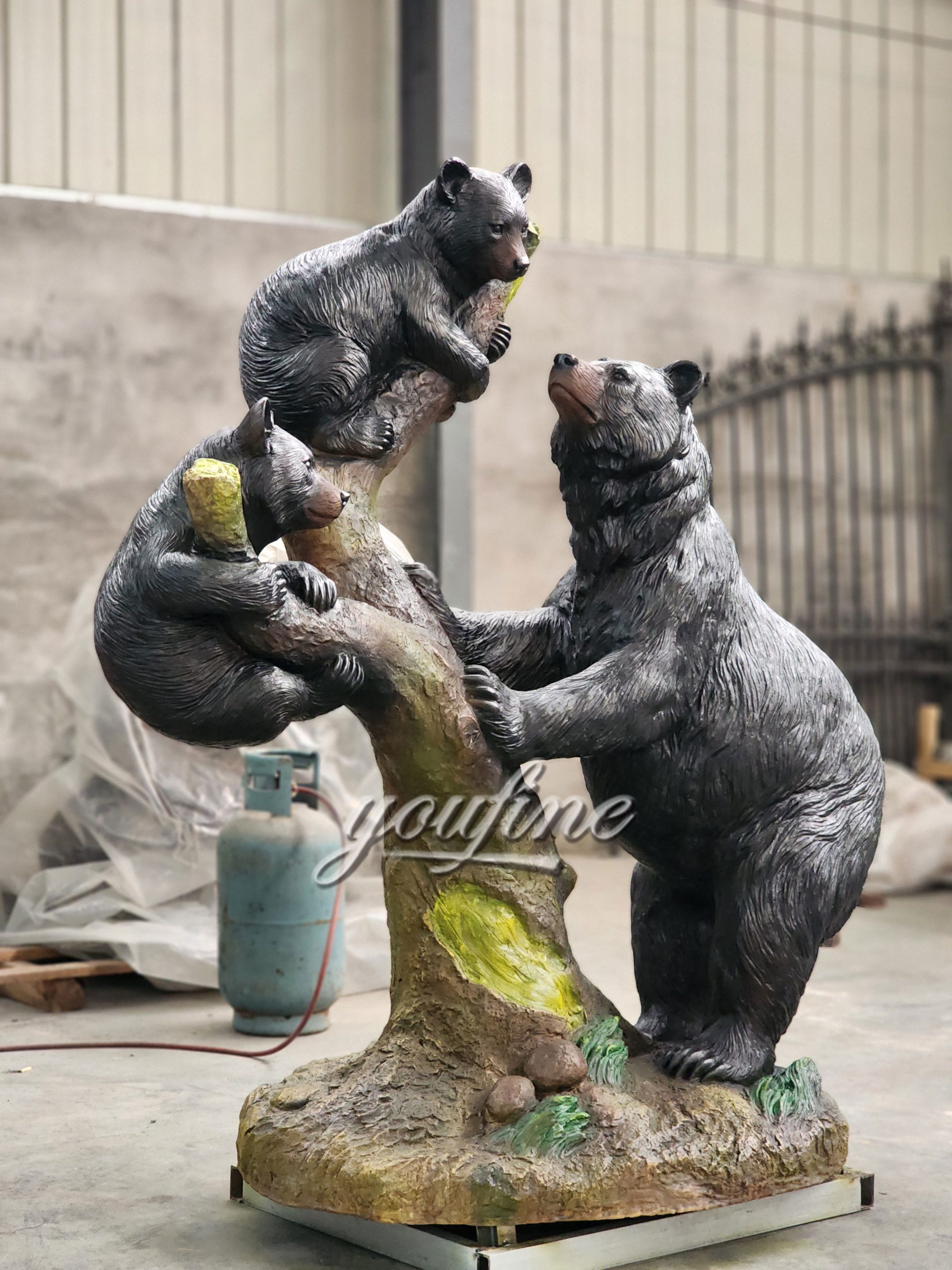 Make the sculpture more realistic